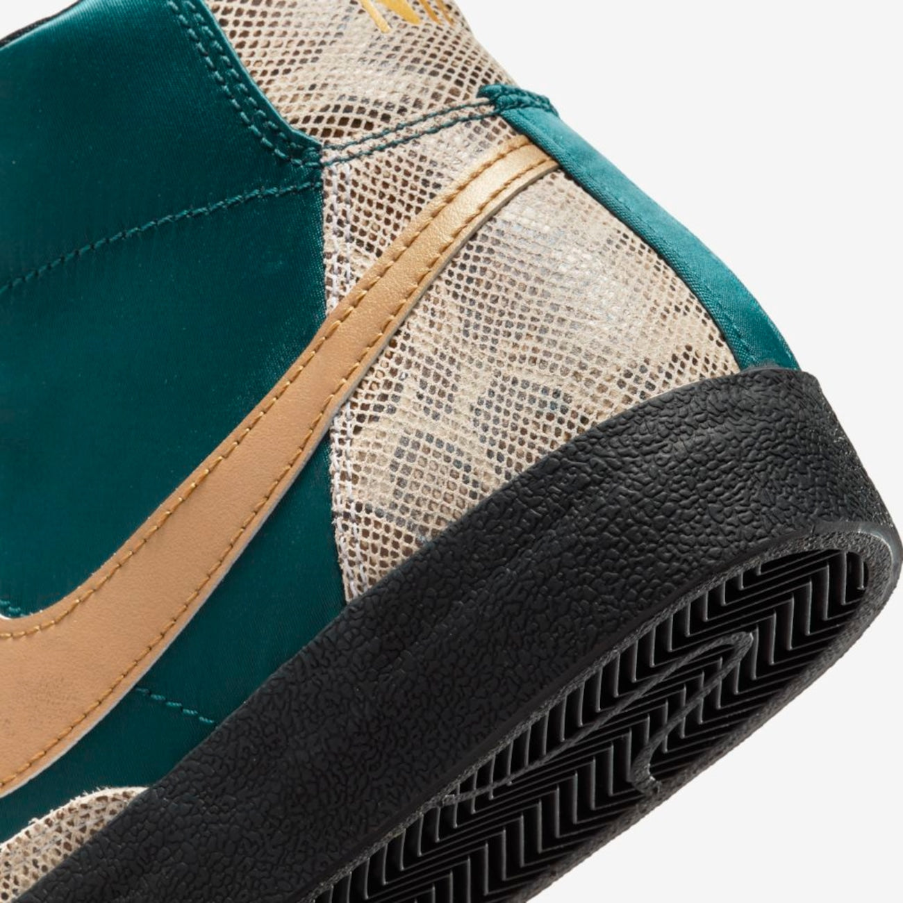 Nike Blazer Mid 77 "Lucha Libre"