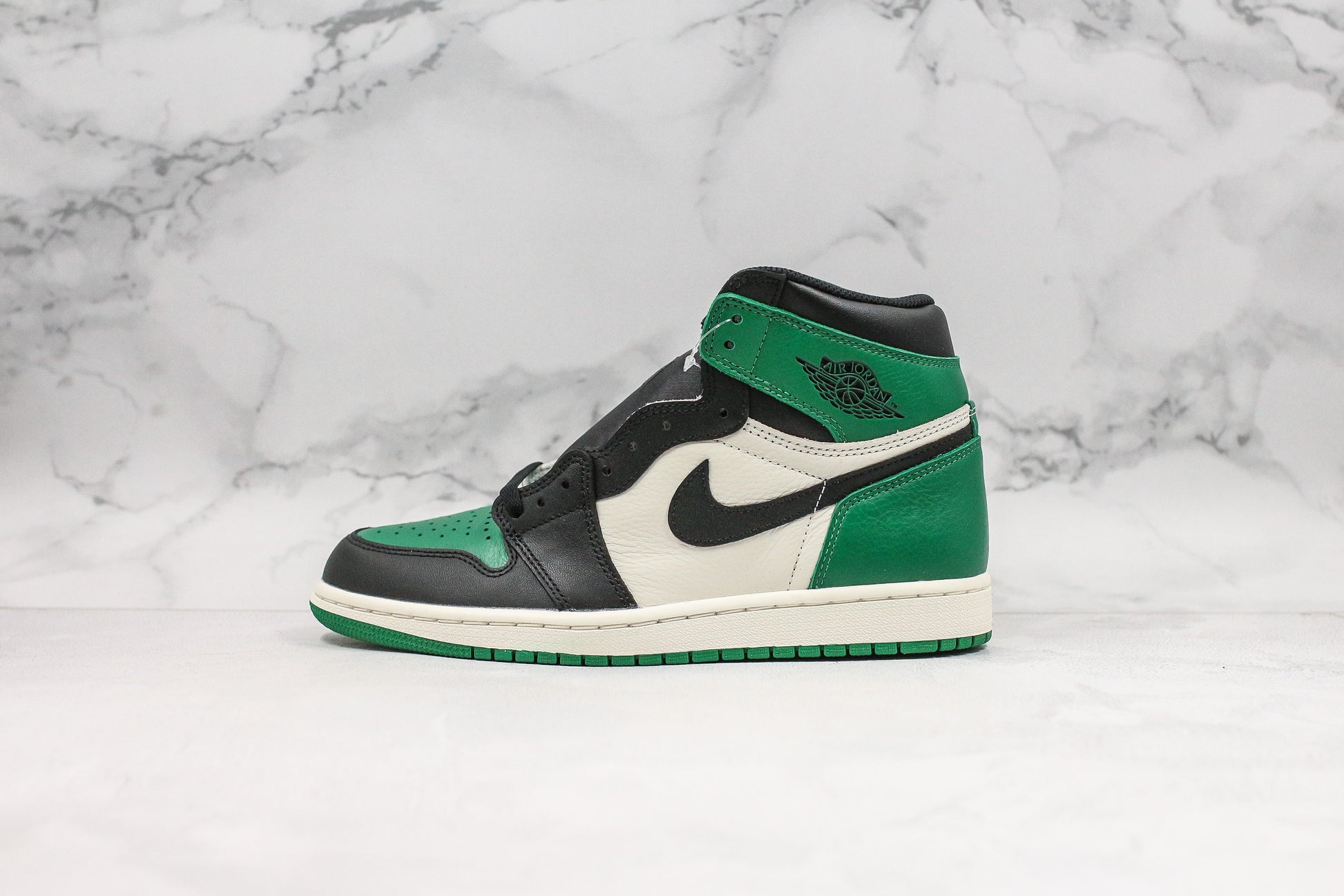 Nike Air Jordan 1 Retro High "Pine Green"