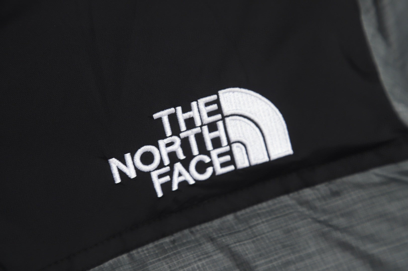 The North Face 1996 Retro Nuptse Jacket – Cinza/Preto