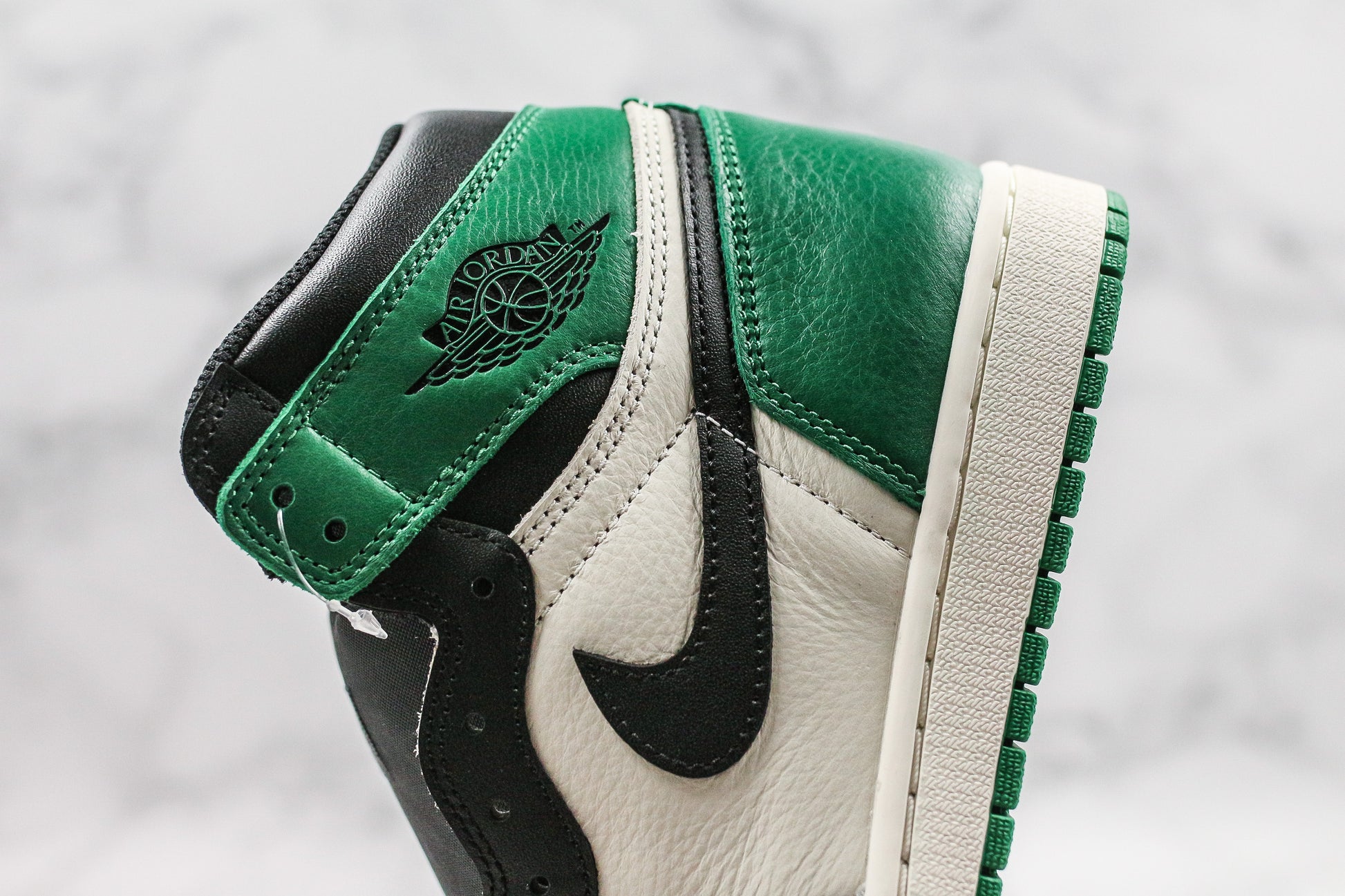 Nike Air Jordan 1 Retro High "Pine Green"