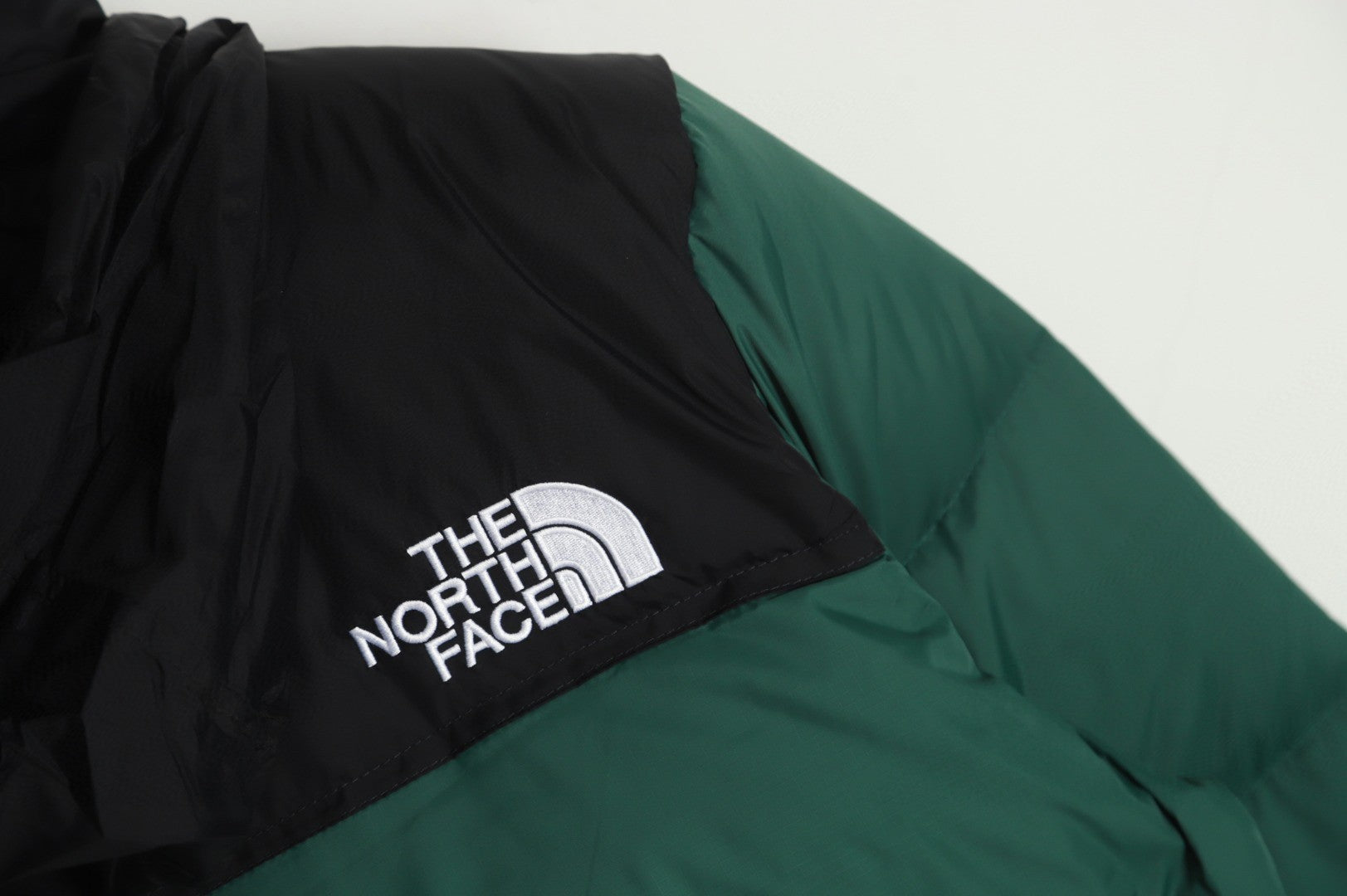 The North Face 1996 Retro Nuptse Jacket – Verde/Preto