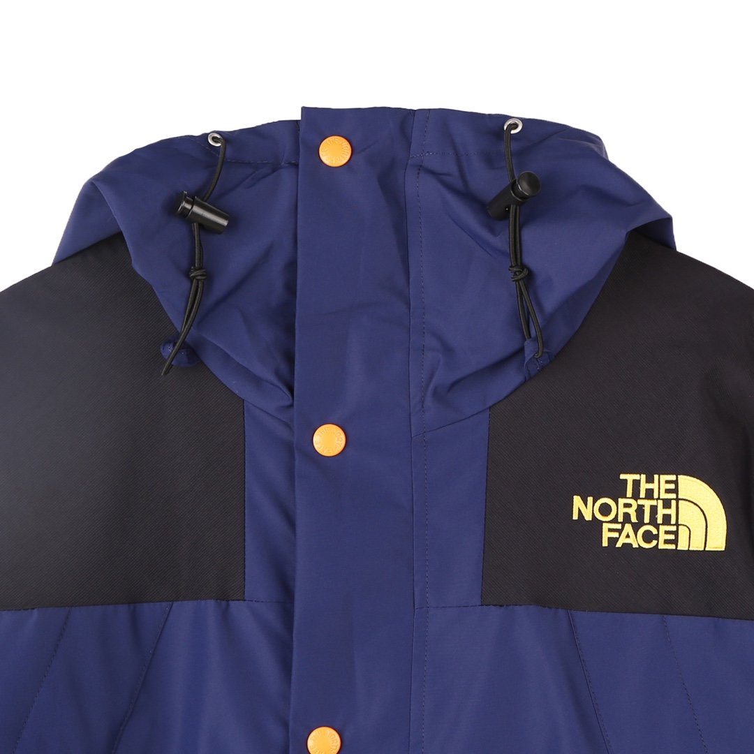 The North Face x Brain Dead Mountain Light Jacket “Civilisation is Overrated” – Edição Limitada