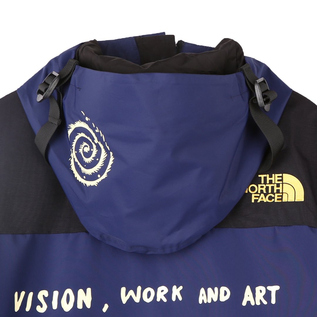 The North Face x Brain Dead Mountain Light Jacket “Civilisation is Overrated” – Edição Limitada