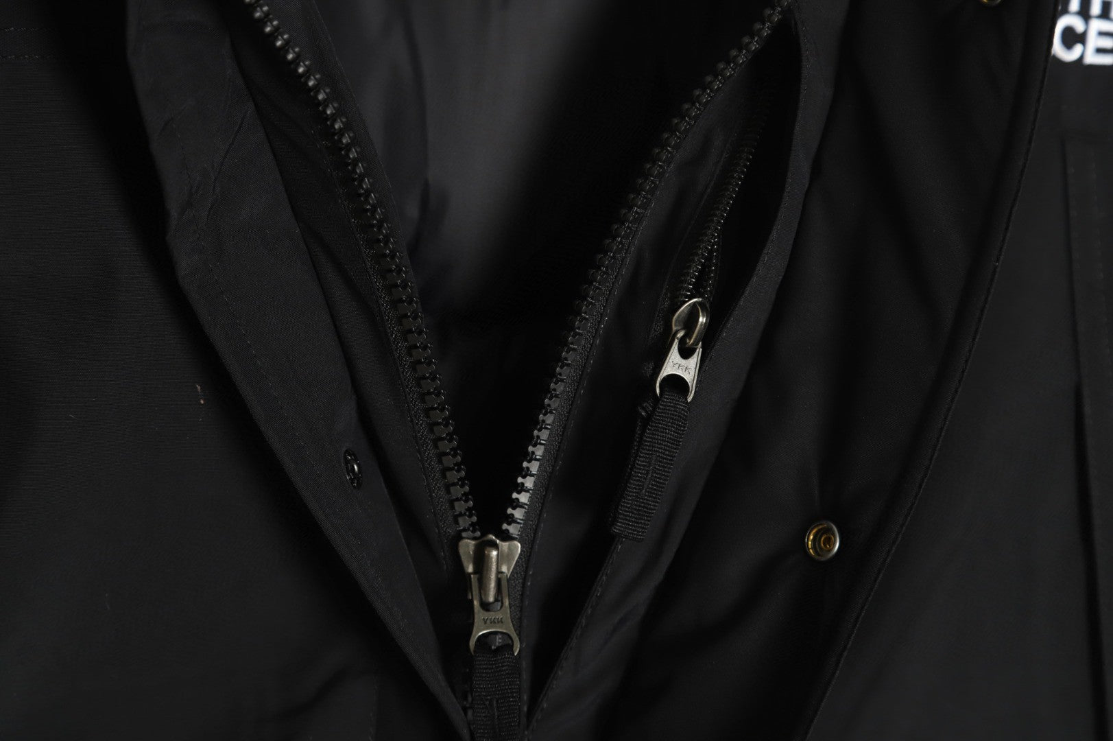 The North Face Mountain Light Jacket - Preta/Preta