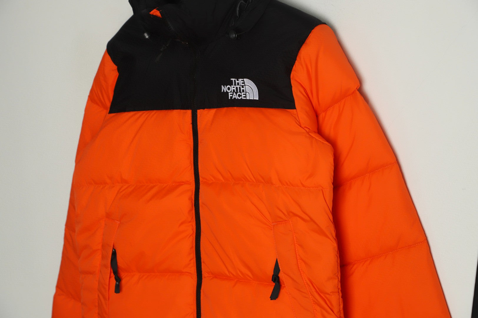 The North Face 1996 Retro Nuptse Jacket – Laranja/Preto