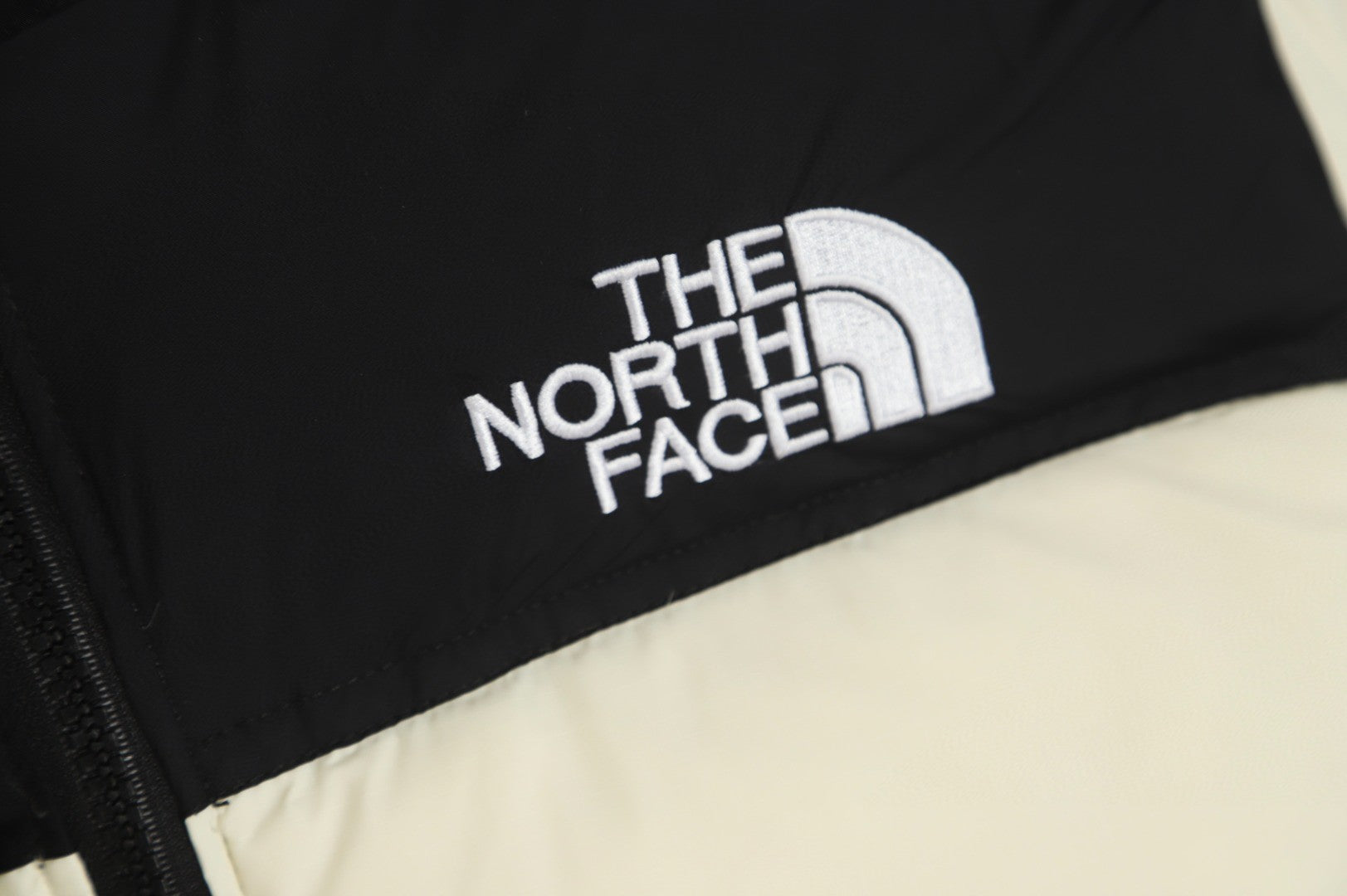 The North Face 1996 Retro Nuptse Jacket – OffWhite/Preto