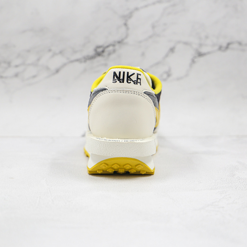 Nike Sacai x VaporWaffle BRIGHT CITRON
