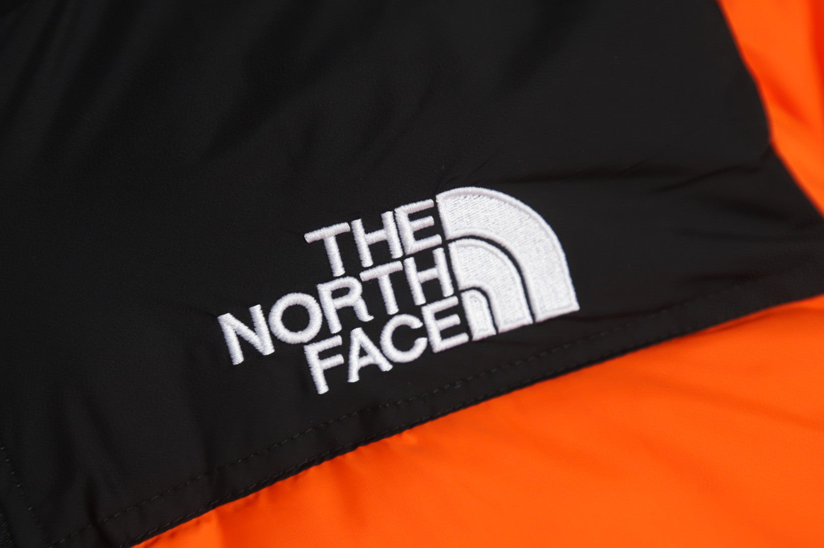 The North Face 1996 Retro Nuptse Jacket – Laranja/Preto
