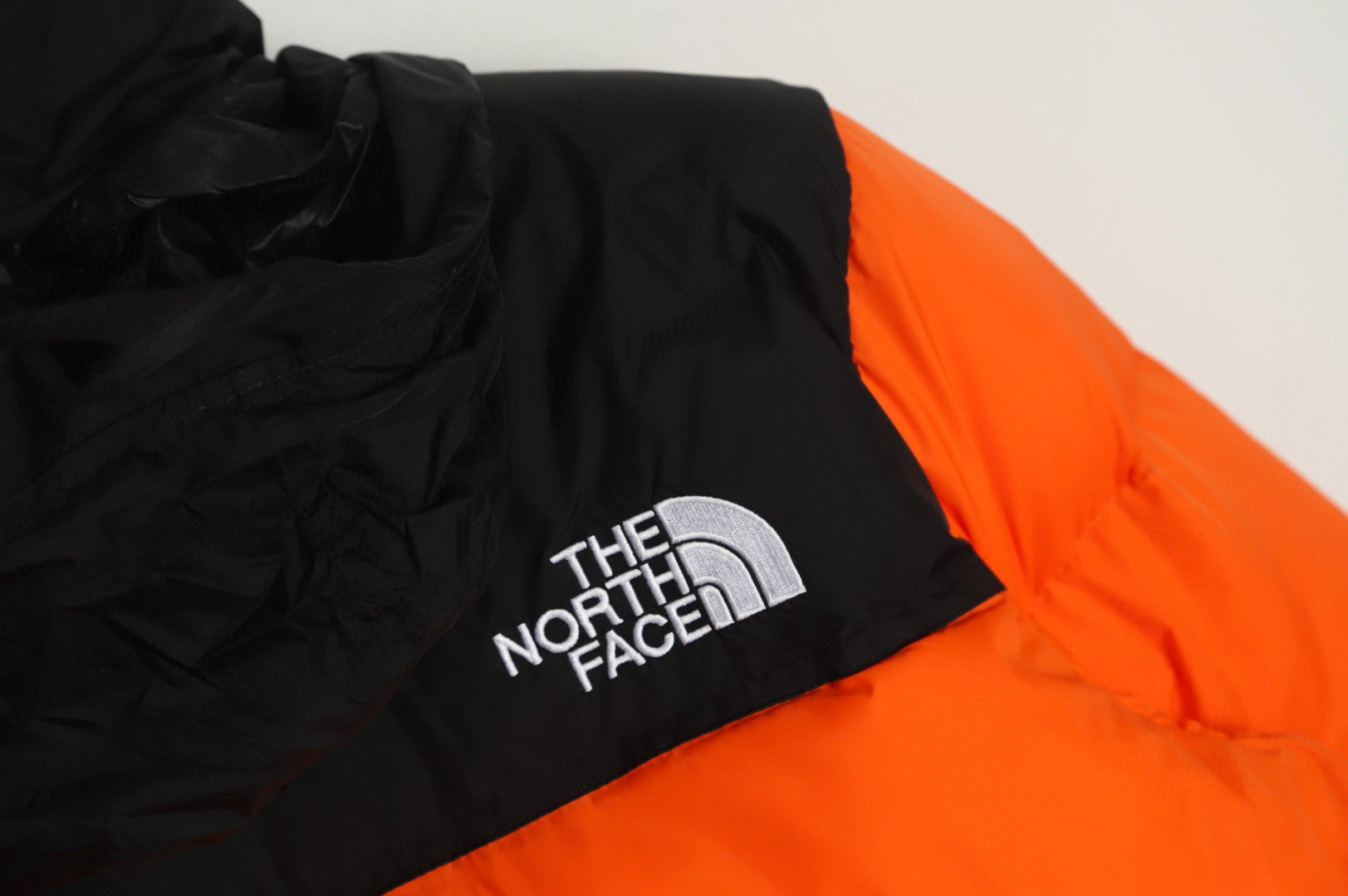 The North Face 1996 Retro Nuptse Jacket – Laranja/Preto