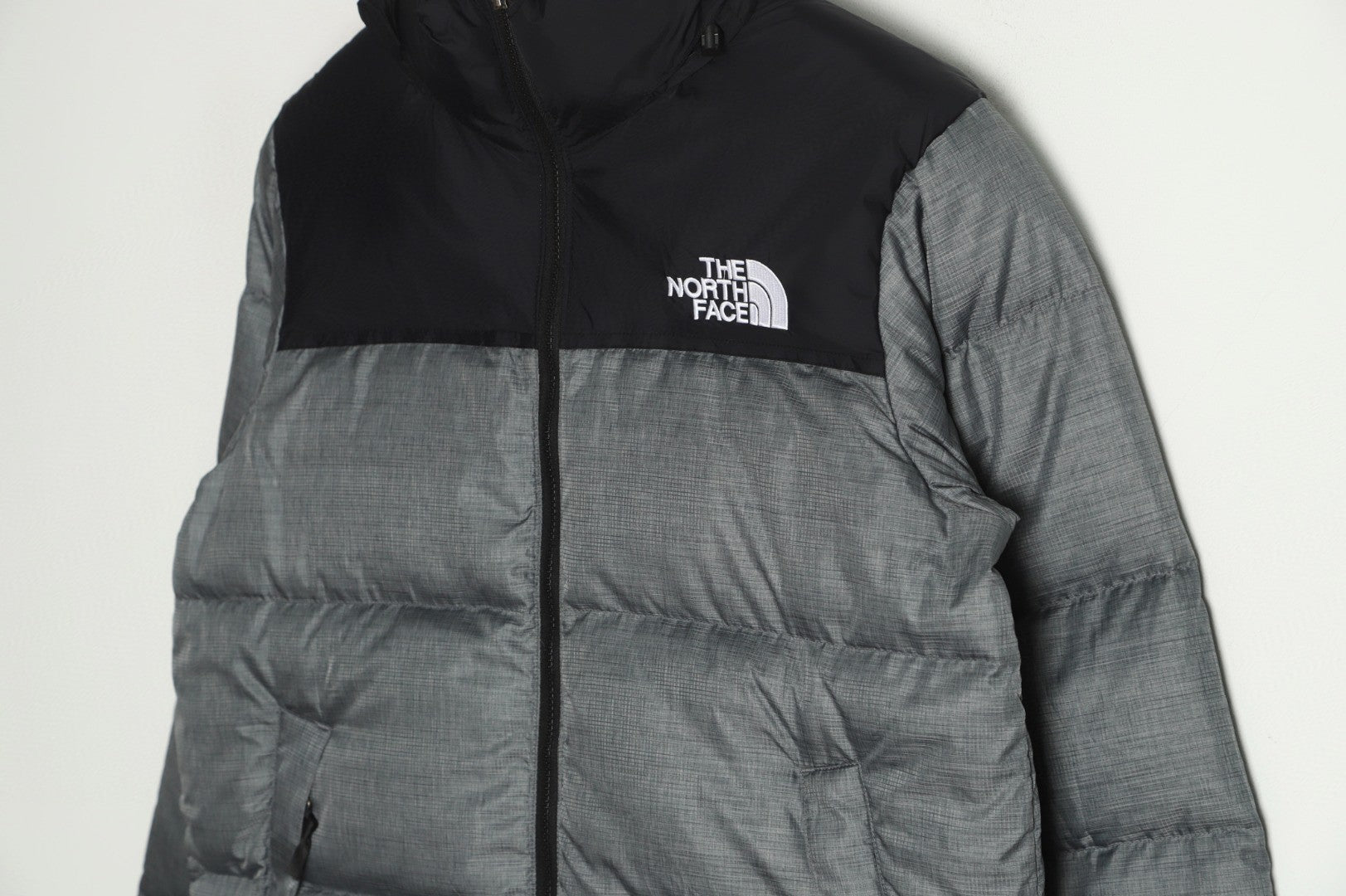 The North Face 1996 Retro Nuptse Jacket – Cinza/Preto