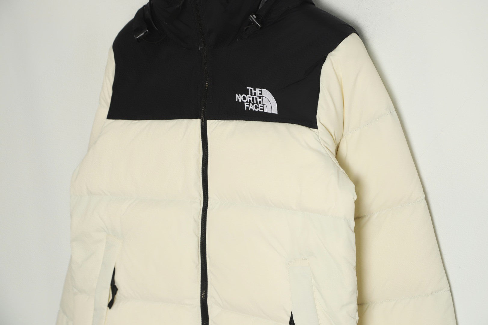 The North Face 1996 Retro Nuptse Jacket – OffWhite/Preto
