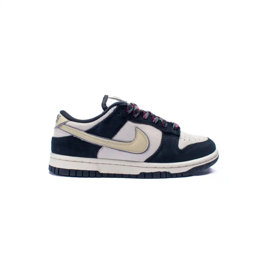 Nike Dunk "Black Team Gold"