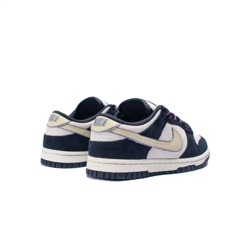 Nike Dunk "Black Team Gold"