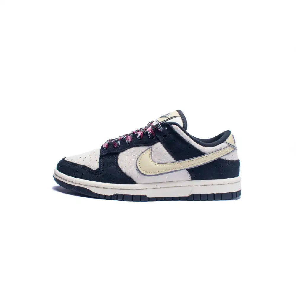 Nike Dunk "Black Team Gold"