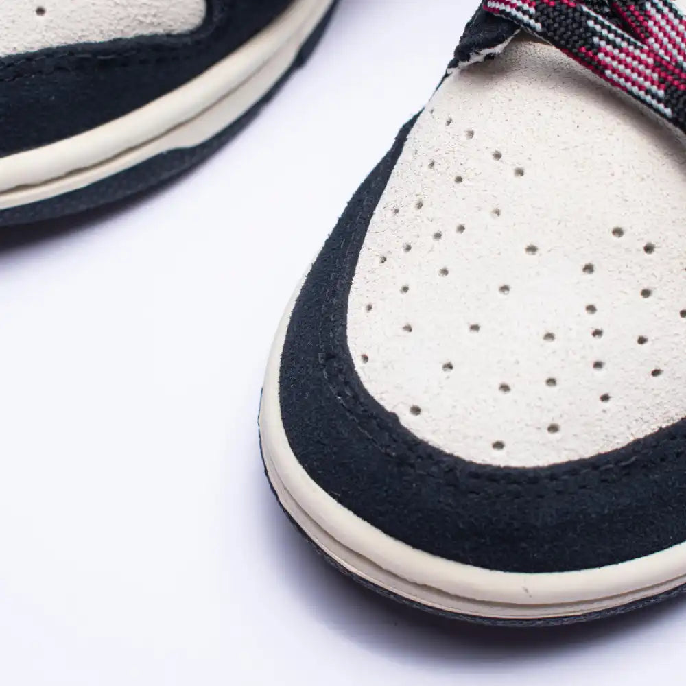 Nike Dunk "Black Team Gold"