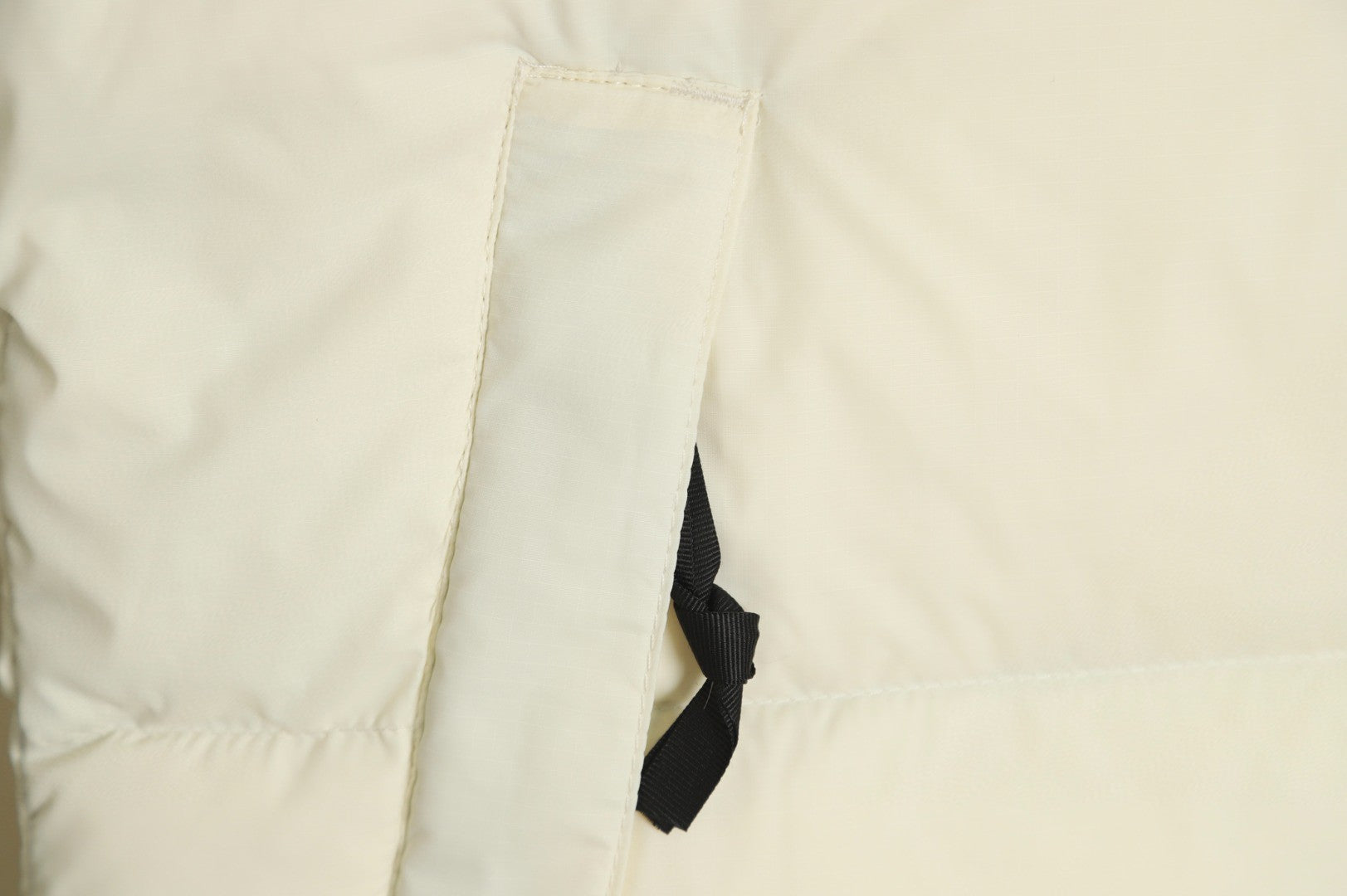 The North Face 1996 Retro Nuptse Jacket – OffWhite/Preto