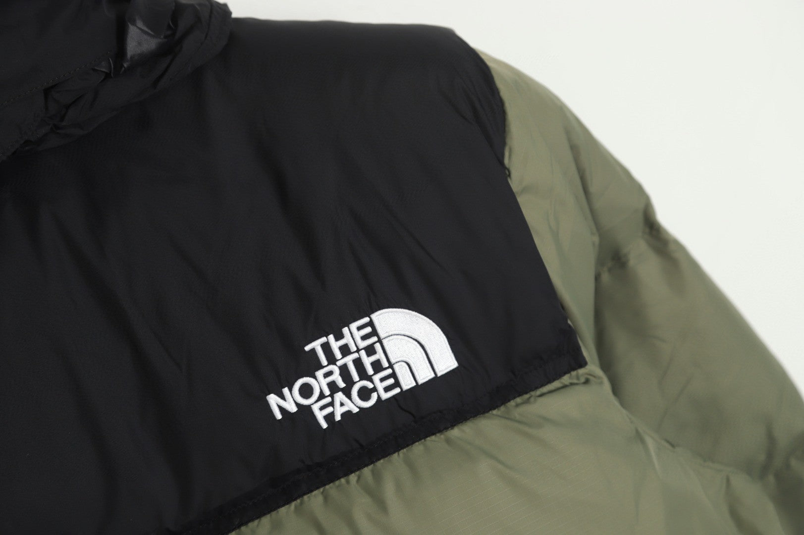 The North Face 1996 Retro Nuptse Jacket – Verde/Preto
