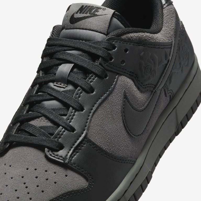 Nike Dunk Low "Black Roses"