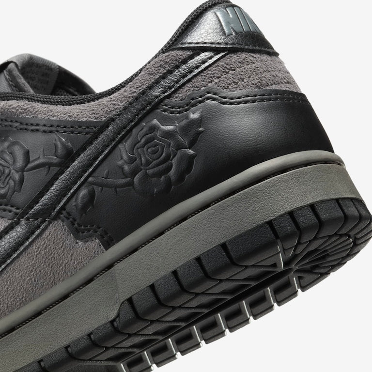 Nike Dunk Low "Black Roses"