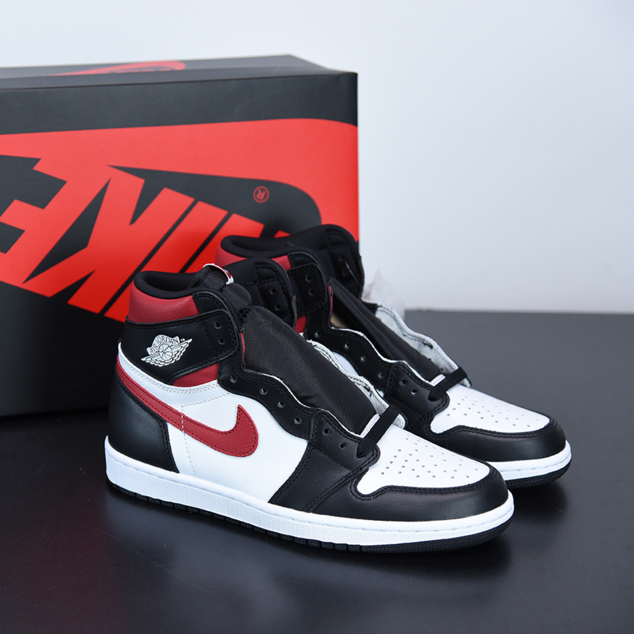 Nike Air Jordan 1 High "Gym red"