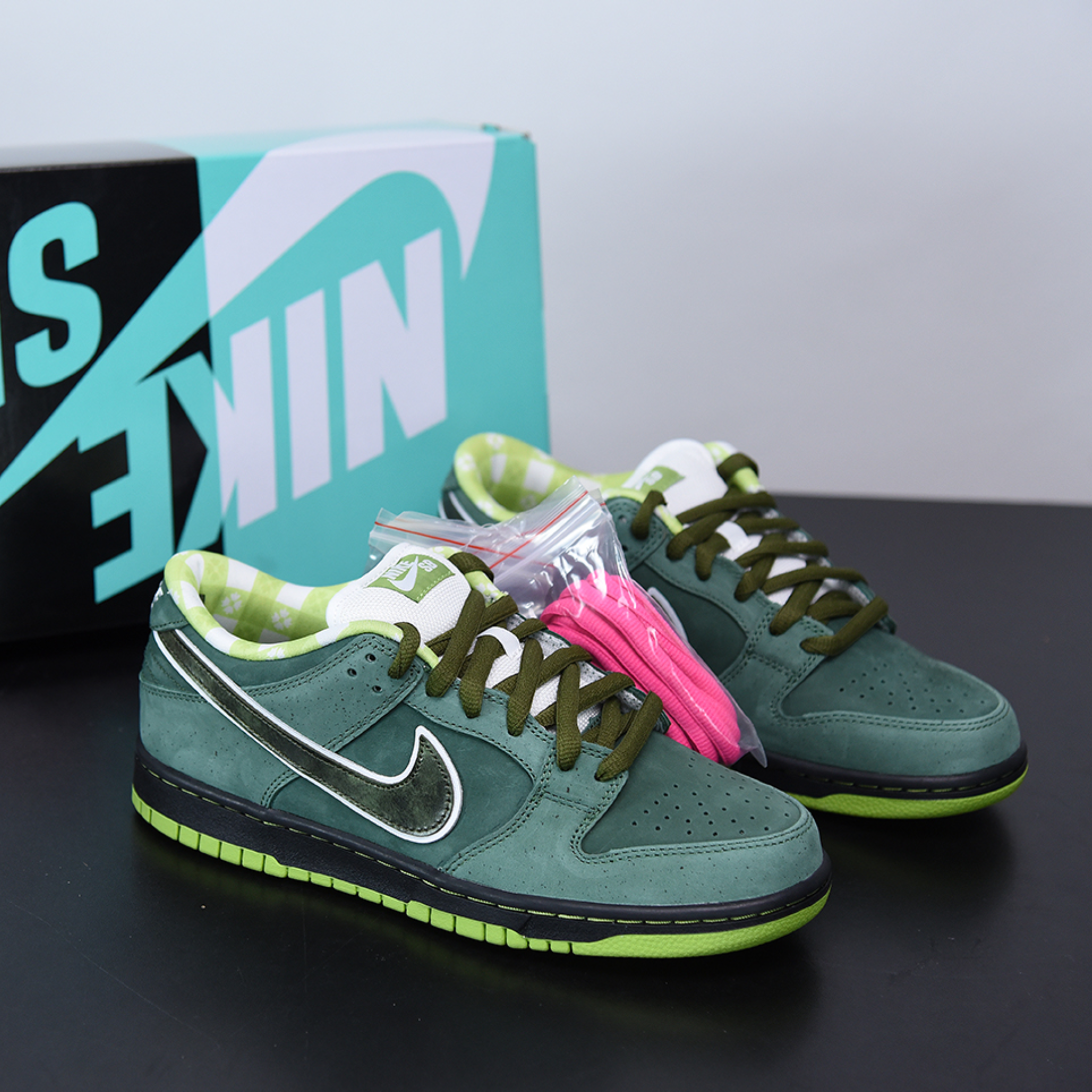 Nike sb dunks green lobster hotsell