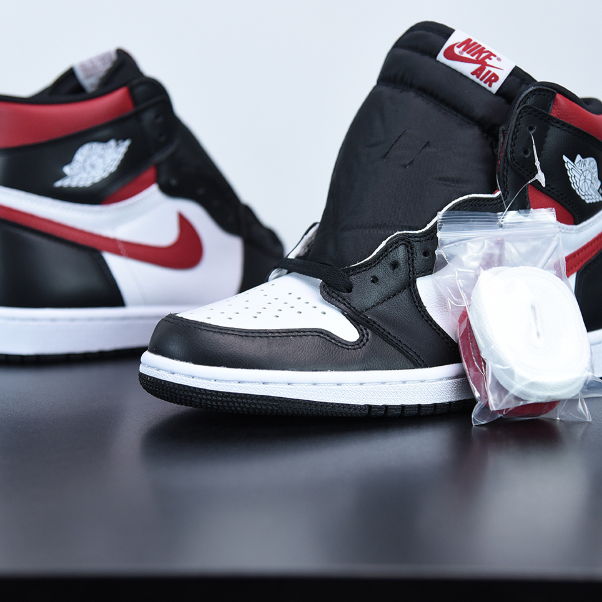 Nike Air Jordan 1 High "Gym red"