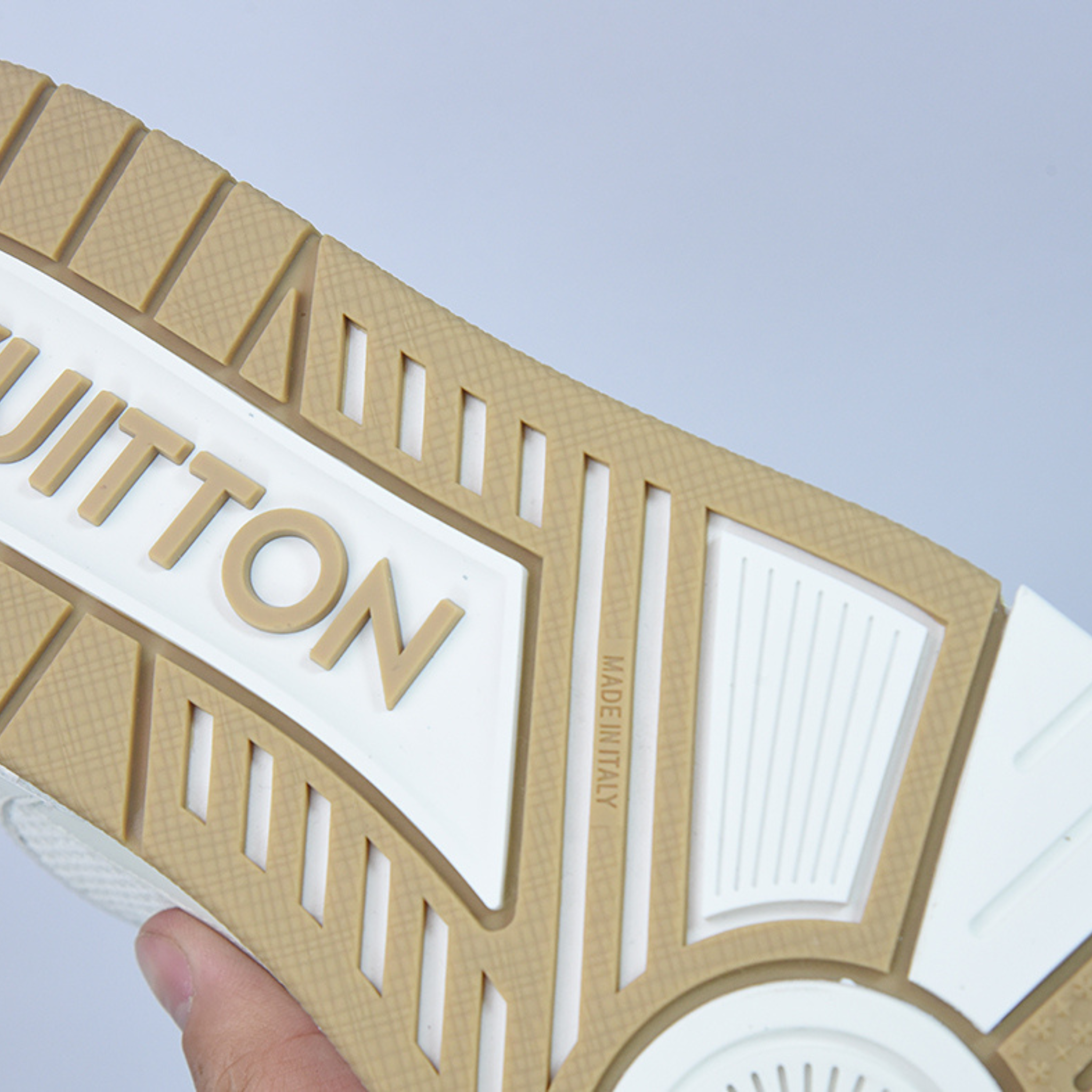 Louis Vuitton Trainer "Beige White Monogram"