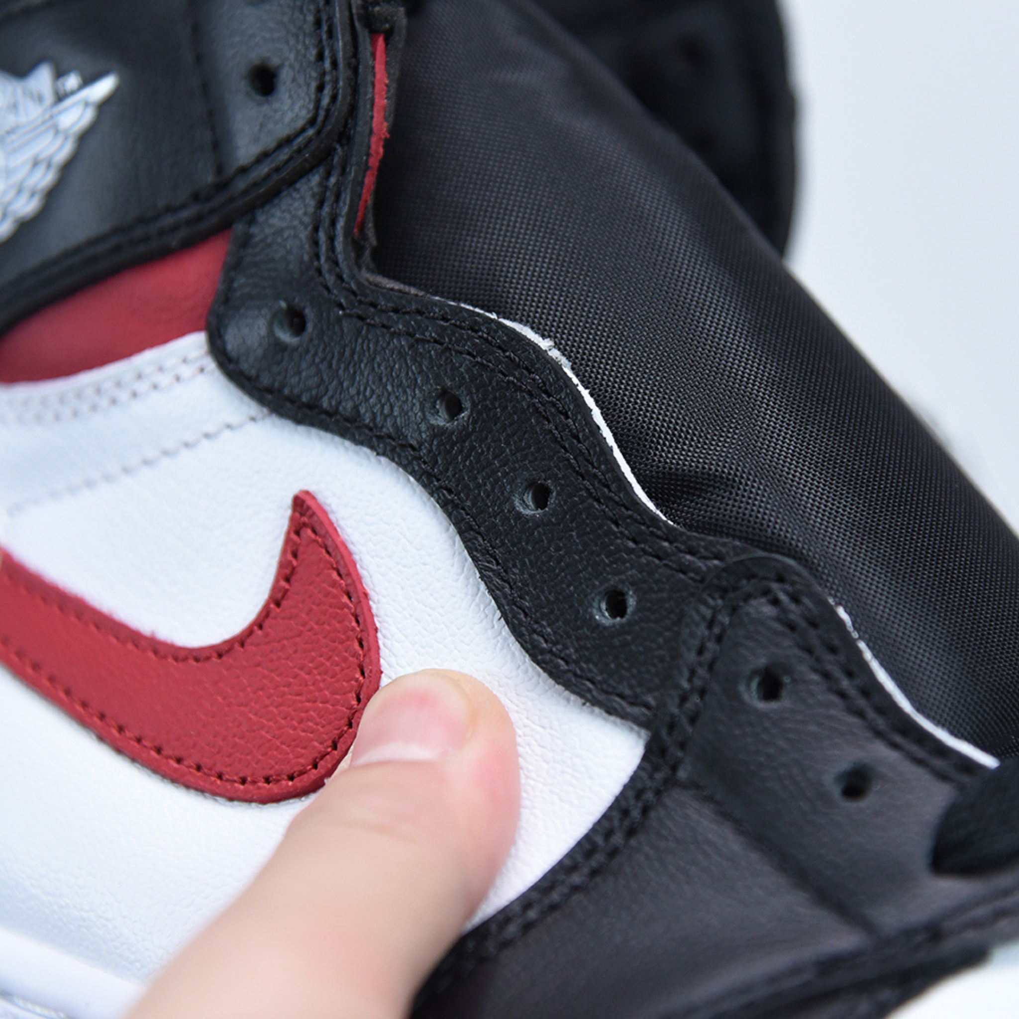 Nike Air Jordan 1 High "Gym red"
