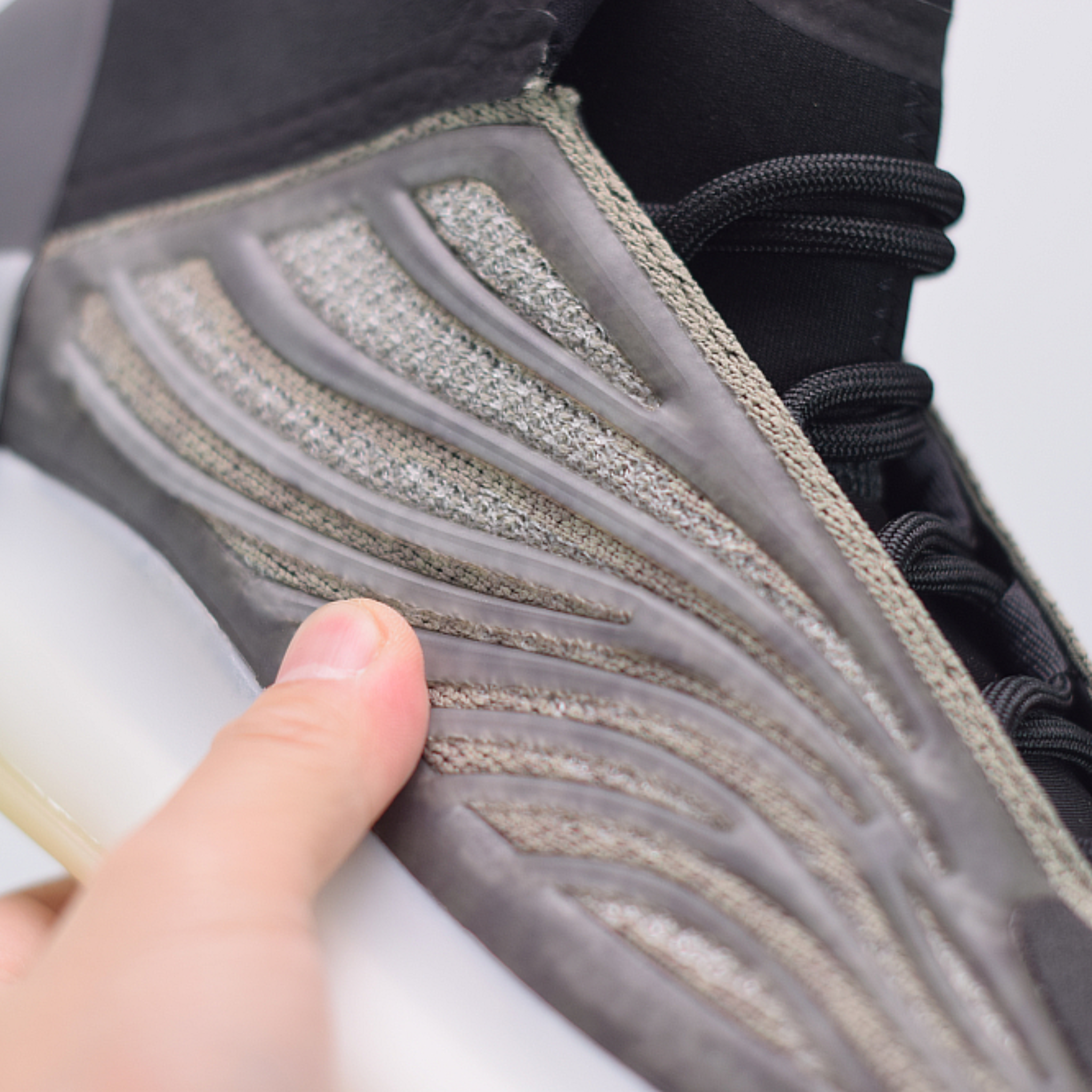 Adidas Yeezy QNTM "Barium"