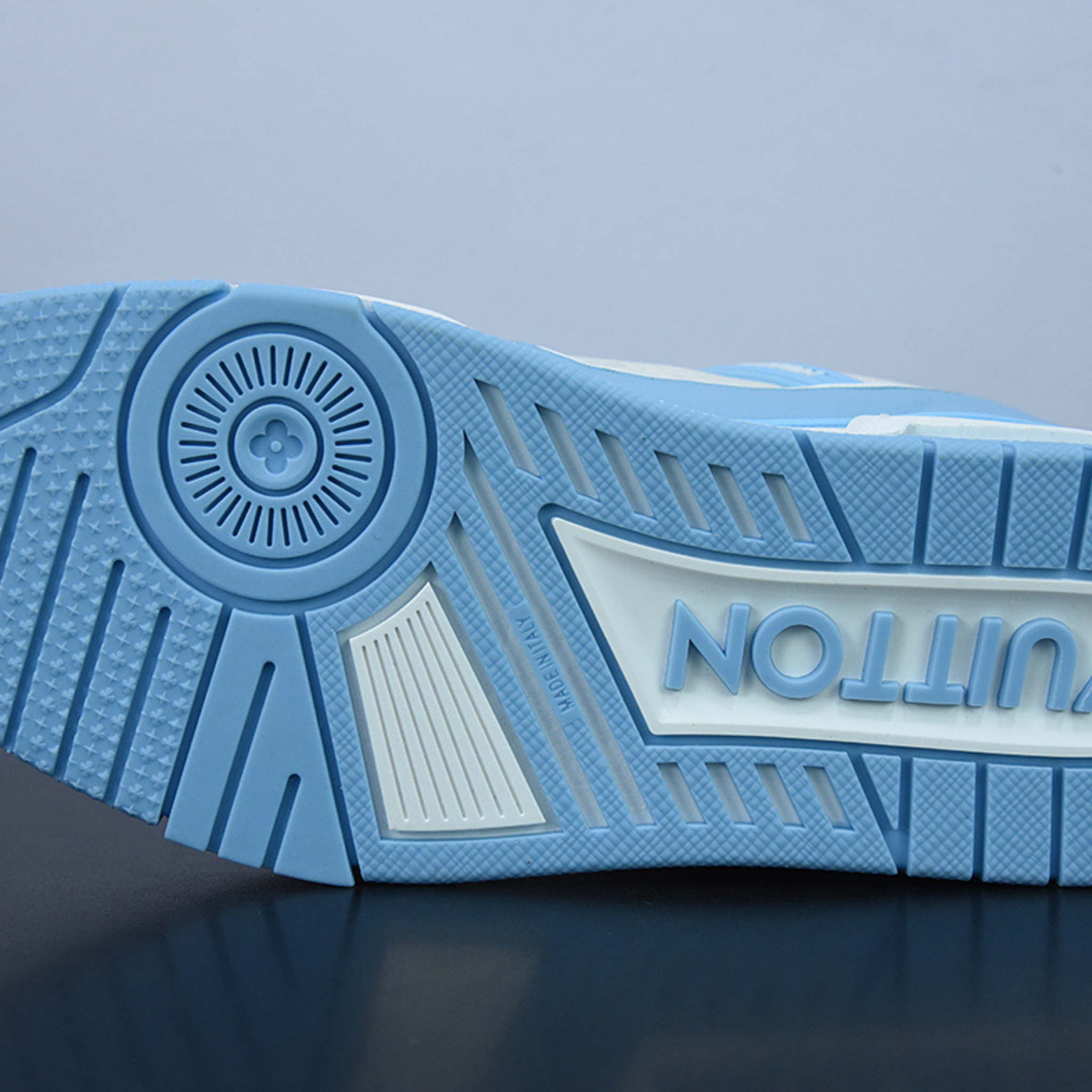 Louis Vuitton Trainer "Blue White Monogram"