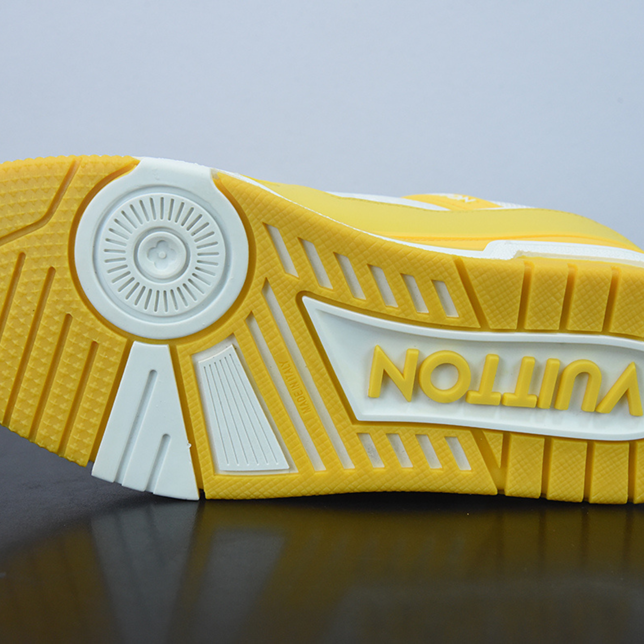 Louis Vuitton Trainer "Yellow White Monogram"