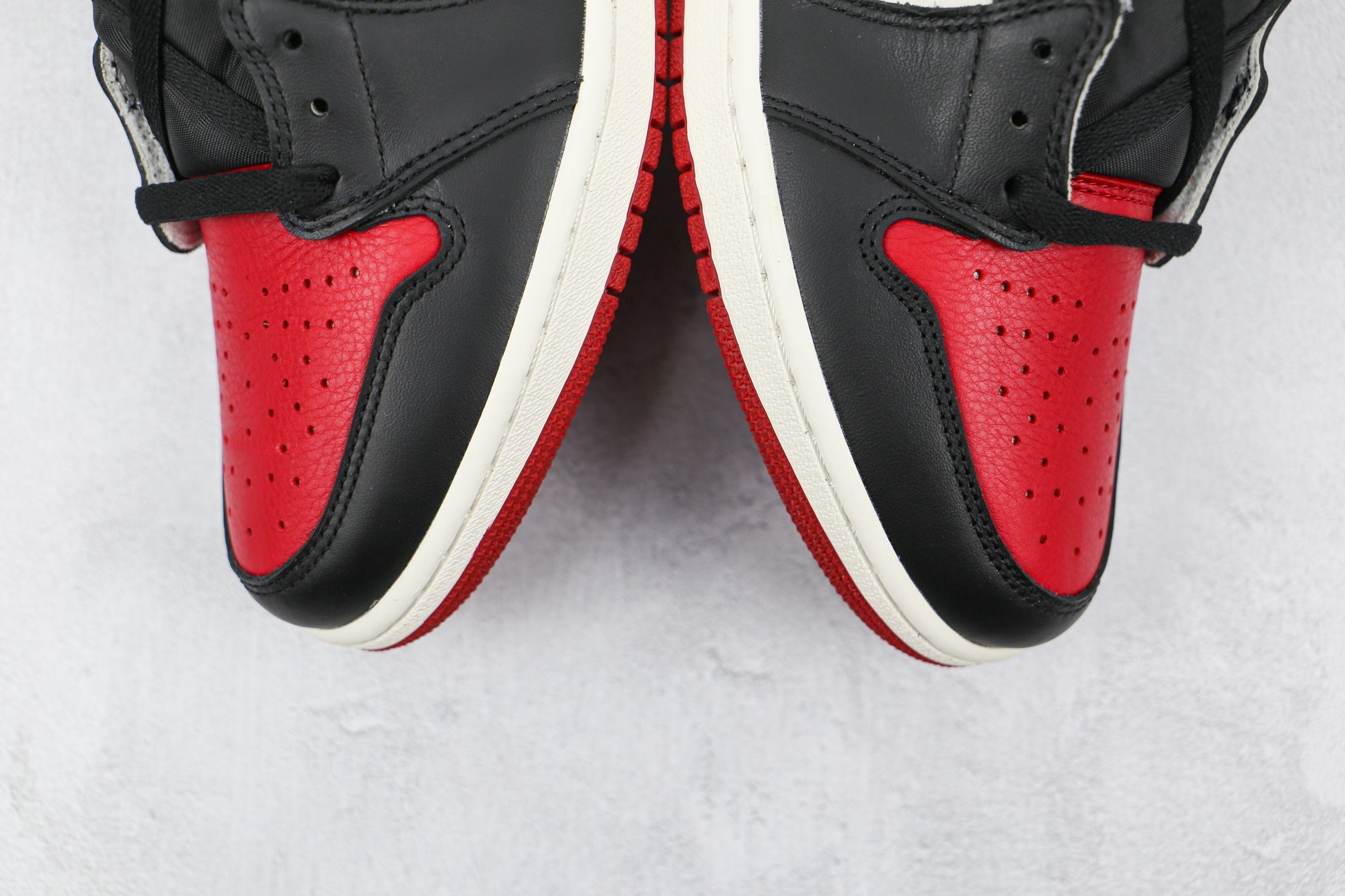 Nike Air Jordan 1 Retro High "Bred Toe"