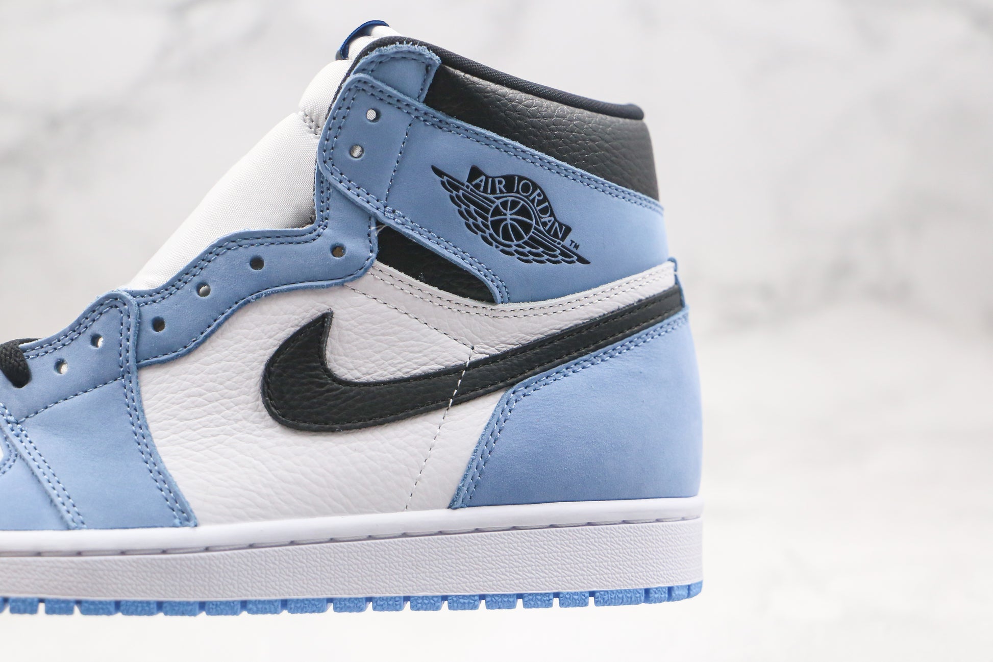 Nike Air Jordan 1 High "University Blue"