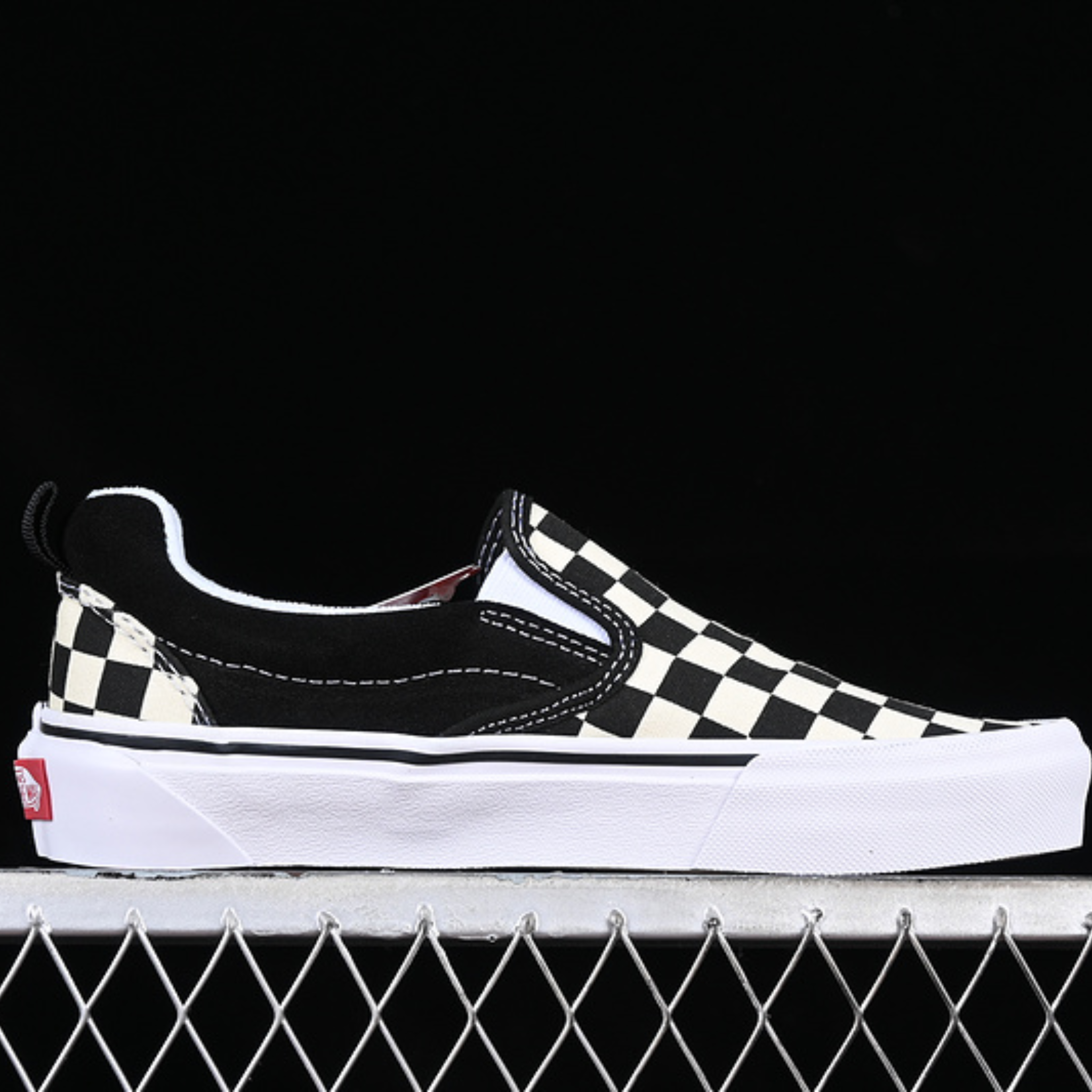 Vans Knu Slip-On "Black/White"