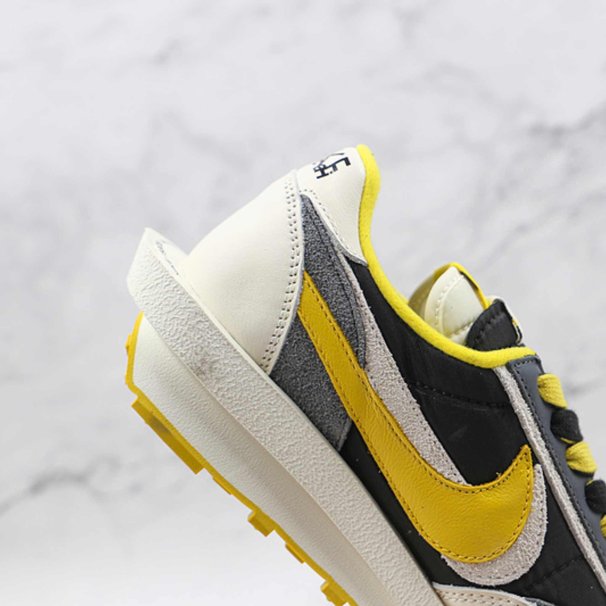 Nike Sacai x VaporWaffle BRIGHT CITRON