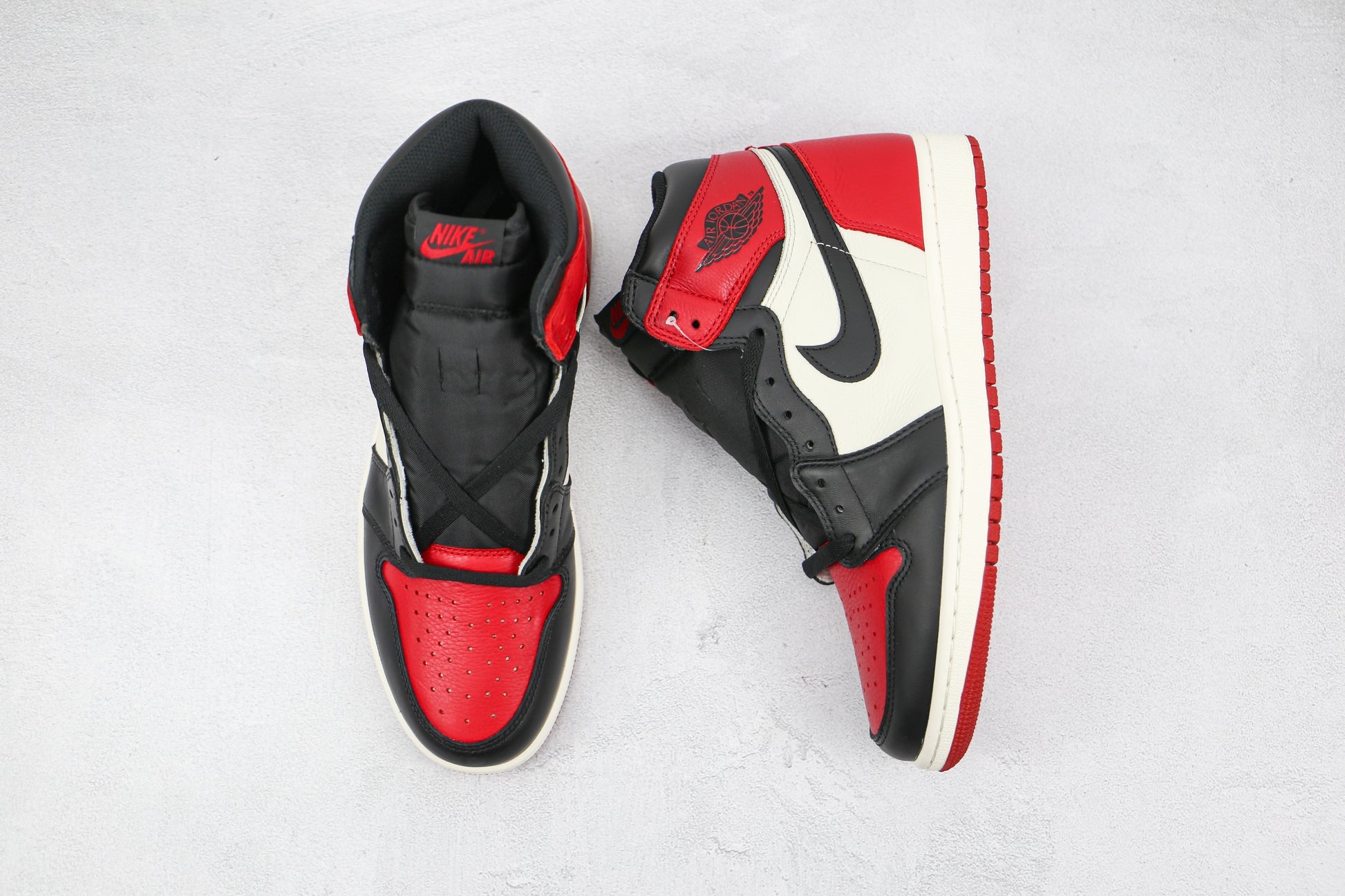 Nike Air Jordan 1 Retro High "Bred Toe"