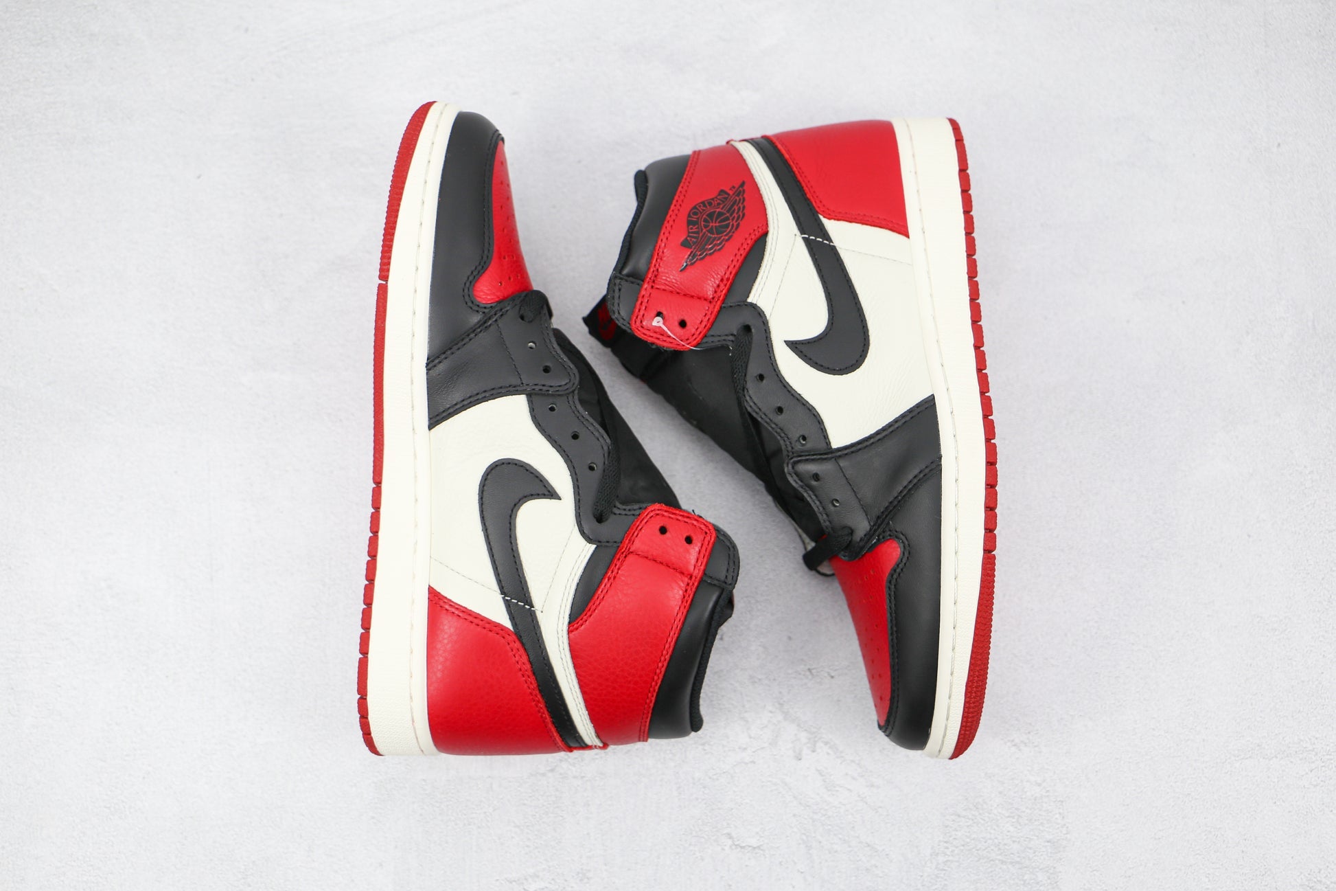 Nike Air Jordan 1 Retro High "Bred Toe"