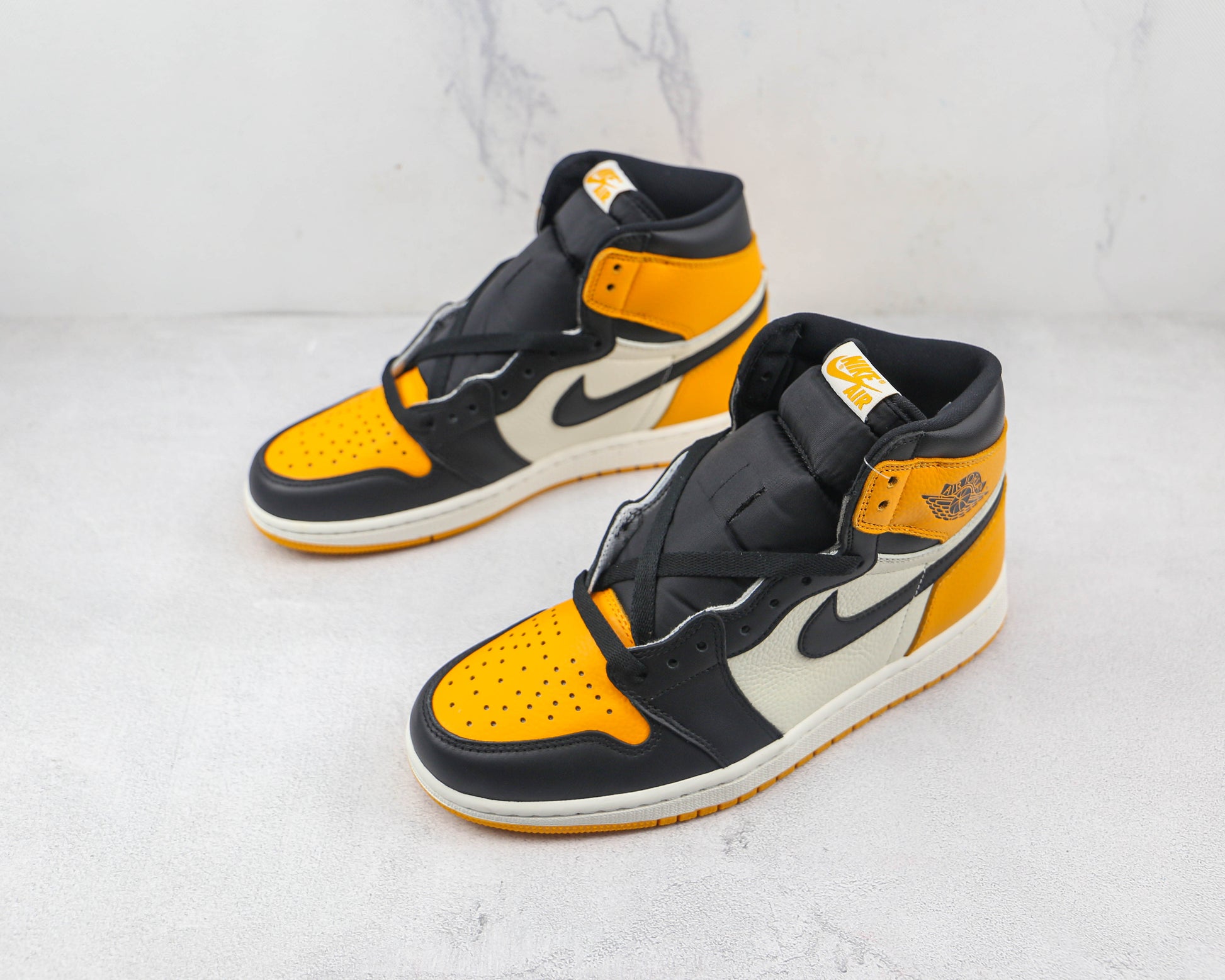 Nike Air Jordan 1 Retro High Taxi Yellow Toe