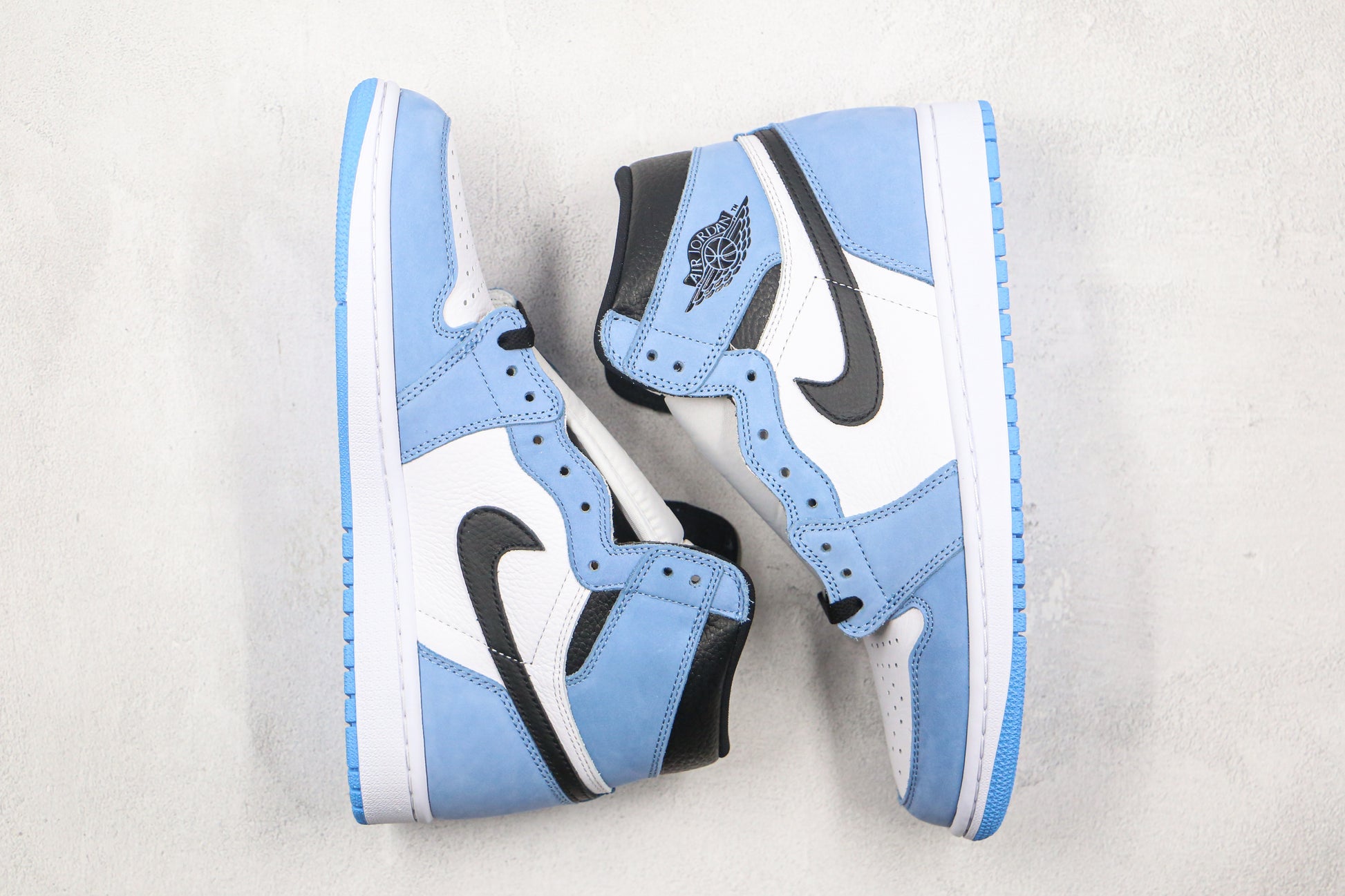 Nike Air Jordan 1 High "University Blue"