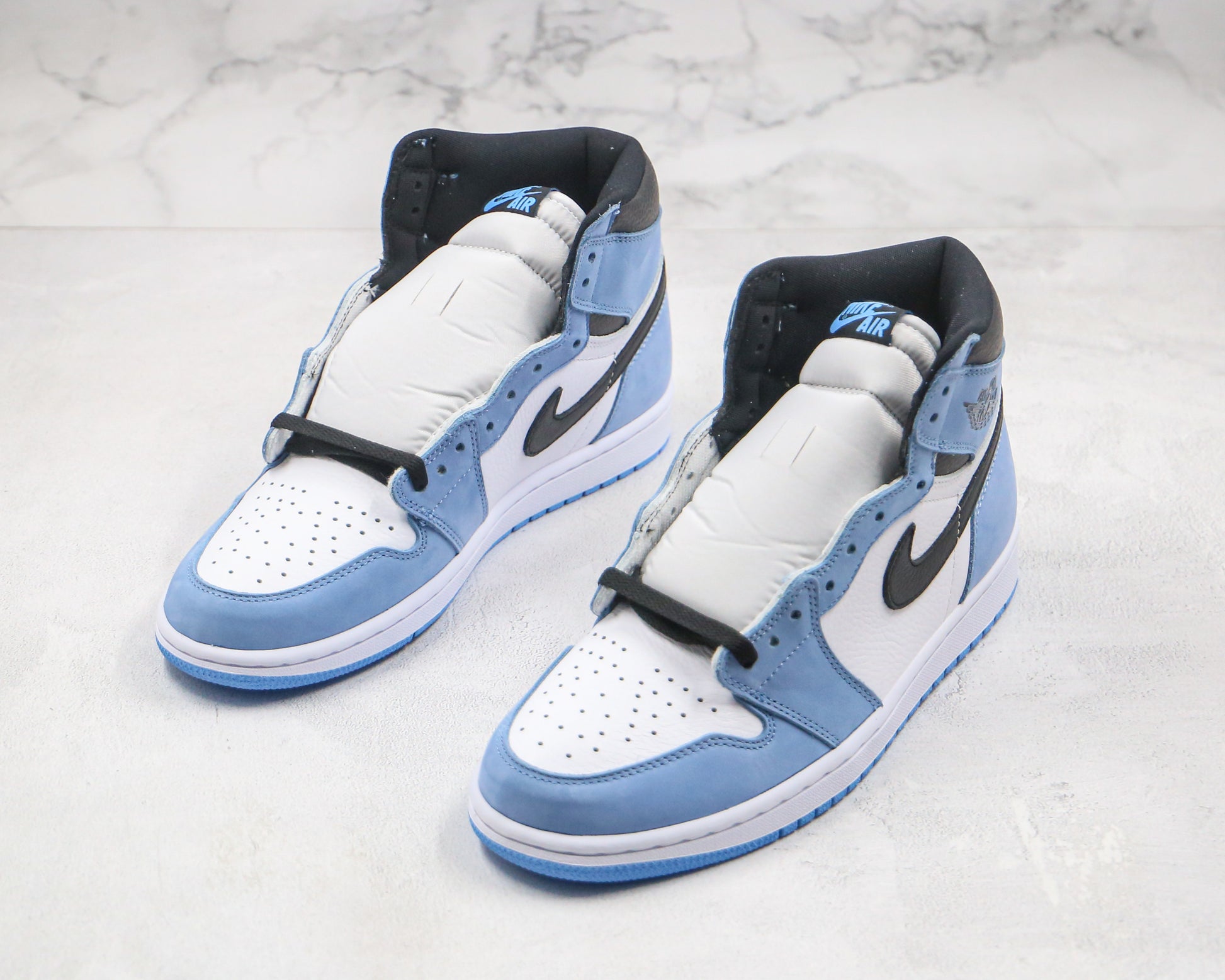 Nike Air Jordan 1 High "University Blue"