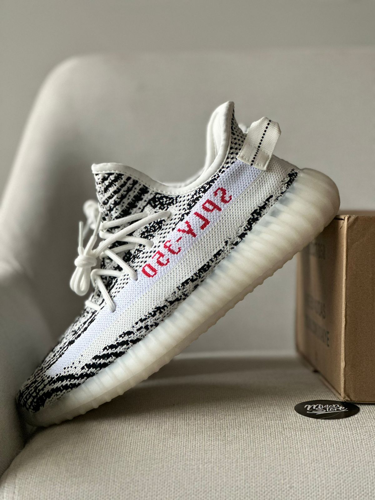 Adidas Yeezy Boost 350 V2 "Zebra" (Pronta Entrega)