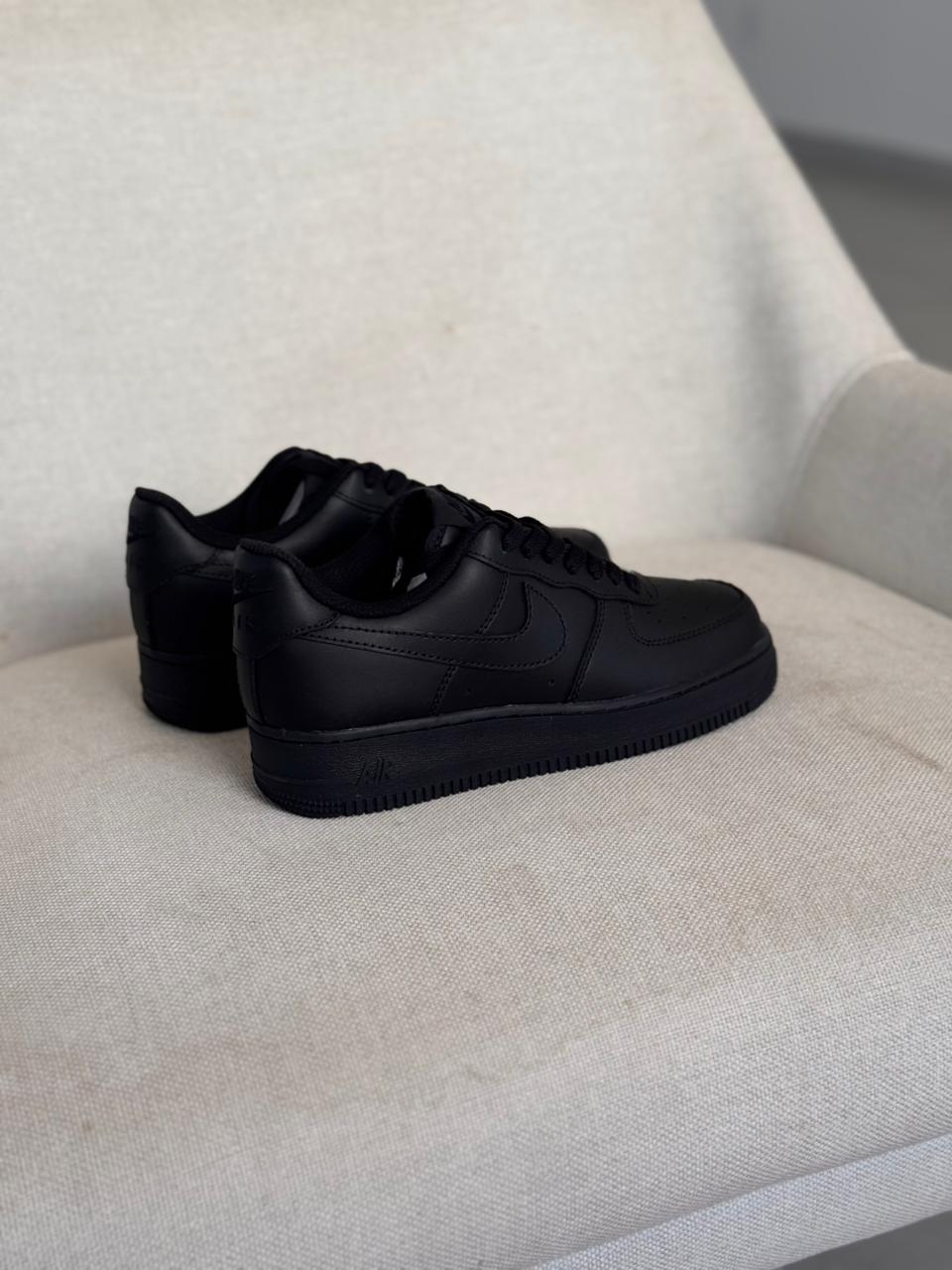 Nike Air Force 1 "Preto" (Pronta Entrega, 35.5)