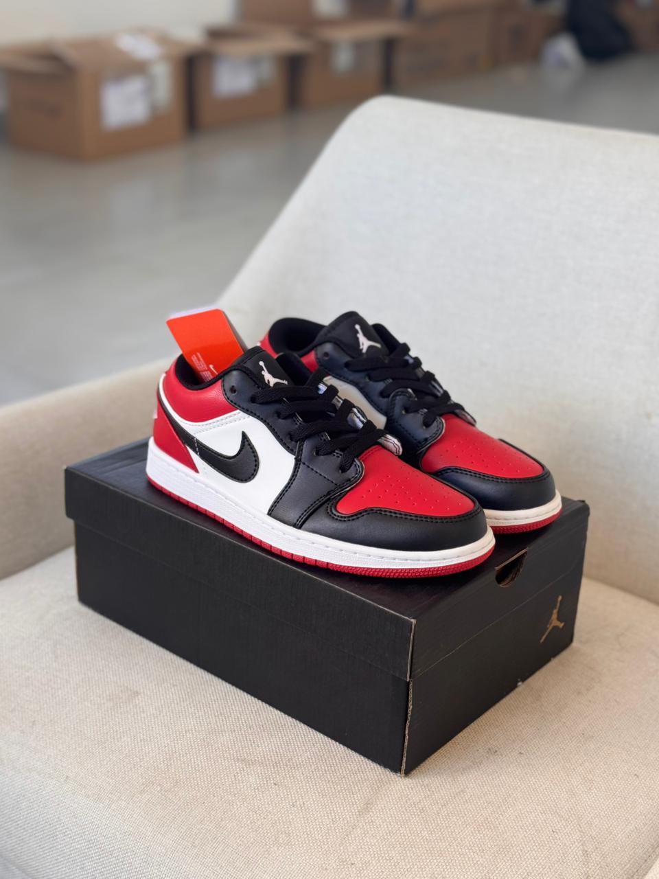 Nike Air Jordan 1 Low "Bred Toe" (Pronta entrega, 37.5)