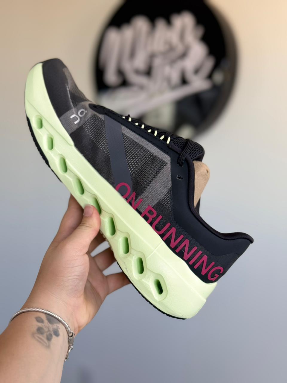 On Running Cloudsurfer "Black/Lima" (Pronta entrega, 42)