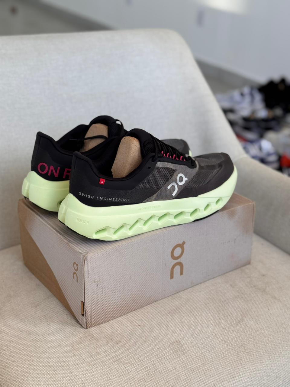 On Running Cloudsurfer "Black/Lima" (Pronta entrega, 42)
