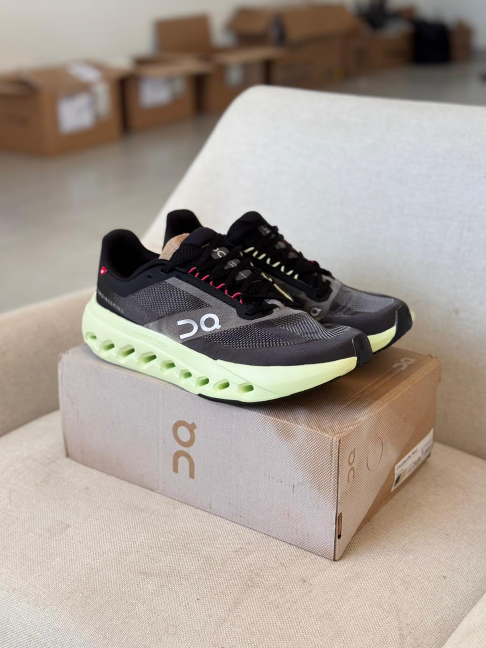 On Running Cloudsurfer "Black/Lima" (Pronta entrega, 42)