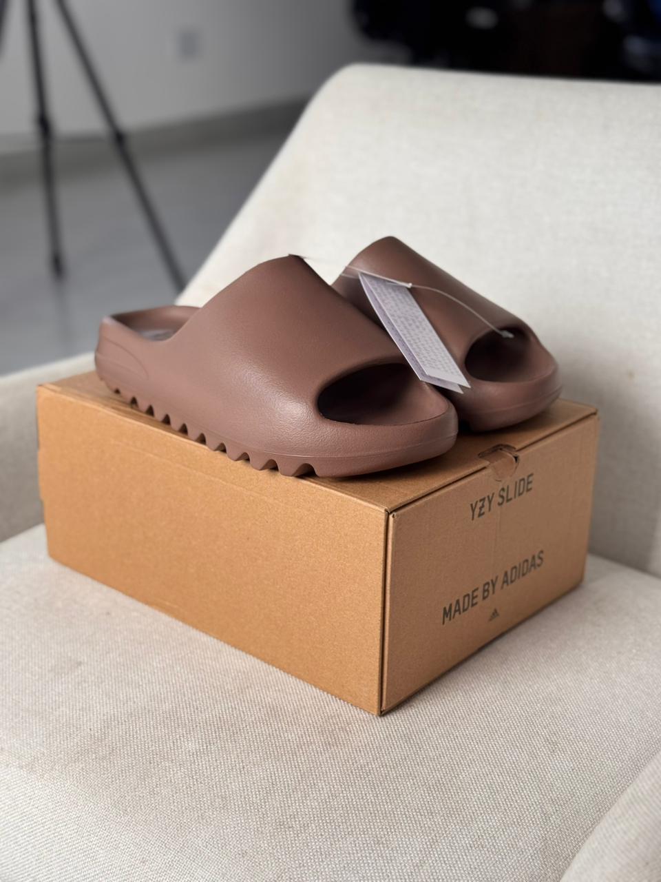 Yeezy Slide "Core" (Pronta entrega, 42)