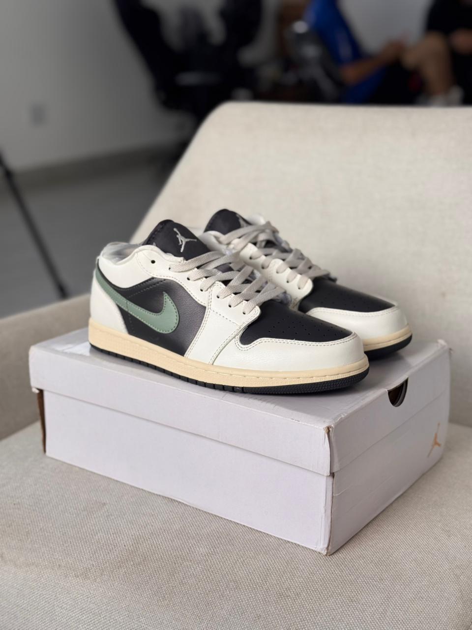 Nike Air Jordan 1 Low "Jade Smoke" (Pronta entrega, 40,5)