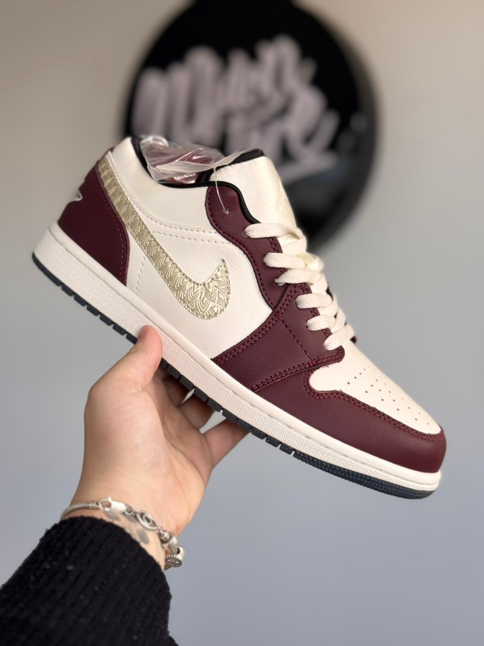 Nike Air Jordan 1 Low "Year of the Dragon" (Pronta entrega, 39,5 e 41)