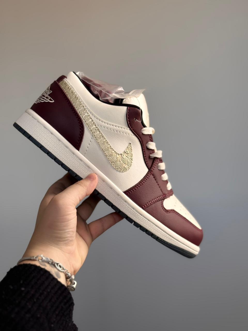 Nike Air Jordan 1 Low "Year of the Dragon" (Pronta entrega, 39,5 e 41)